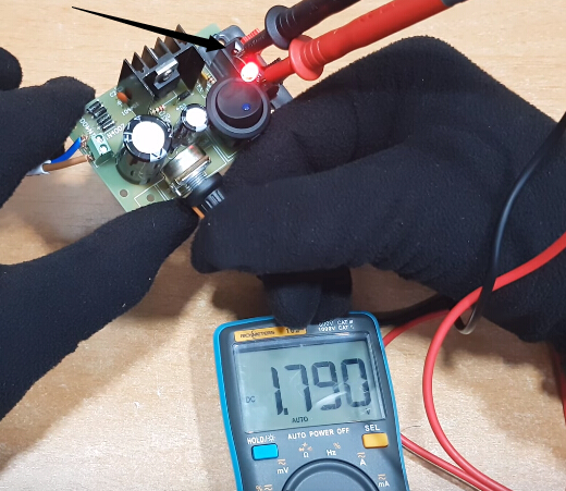 Regulador de voltaje LM317 STEP DOWN AC/DC con DISPLAY – Novatronic
