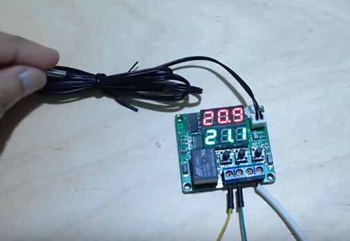 YAZHI-MILA Water flow sensor Red+Green 5V Digital Temperature Controller Module Thermostat Switch Waterproof Mini Temperature Sensor Control Board Sensor wind speed